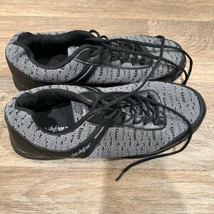 Stylish Black and Gray Athletic Bowling Shoes for Men